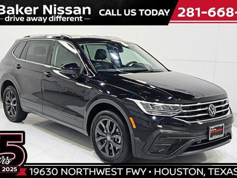 Used 2024 Volkswagen Tiguan SE FWD image 1
