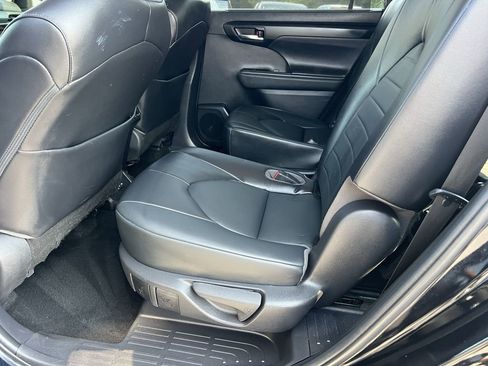 Used 2022 Toyota Highlander XLE image 20