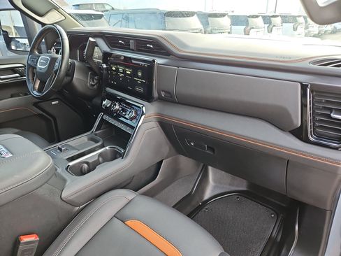 Used 2025 GMC Sierra 2500 AT4 image 33