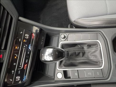 Used 2025 Volkswagen Jetta SE FWD image 42