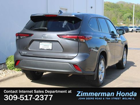 Used 2024 Toyota Highlander LE AWD/4WD image 2