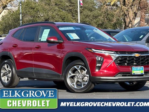 Certified 2025 Chevrolet Trax LT w/ LT Convenience Package image 1