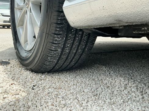 Used 2016 Volkswagen Golf S image 36