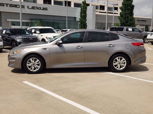 Used 2018 Kia Optima LX FWD image 4