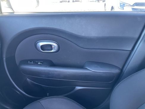 Used 2019 Kia Soul image 18