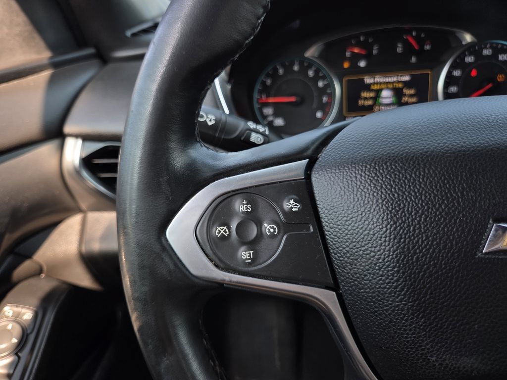 Used 2023 Chevrolet Traverse LT FWD image 26