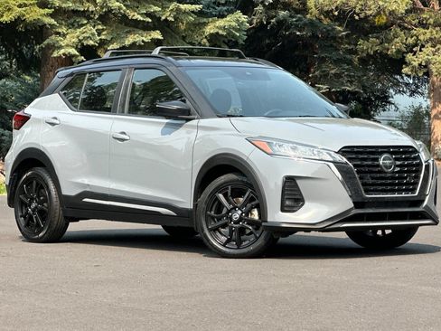 Used 2021 Nissan Kicks SR FWD image 2