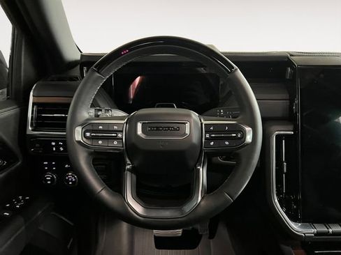 Used 2025 GMC Yukon XL Denali w/ Denali Reserve Package image 10