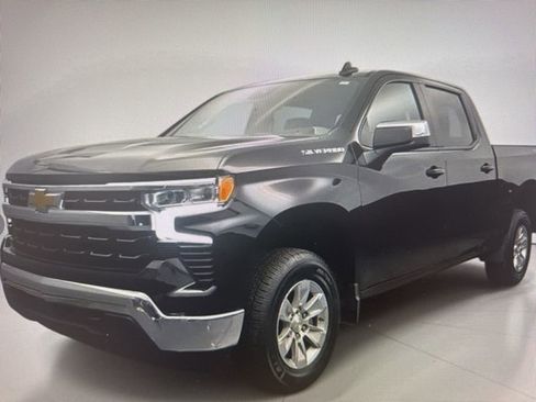 Used 2025 Chevrolet Silverado 1500 LT image 3