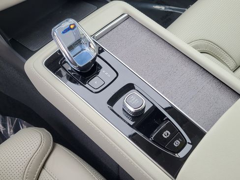 New 2026 Volvo XC90 T8 Ultra w/ Protection Package Premier AWD/4WD image 15