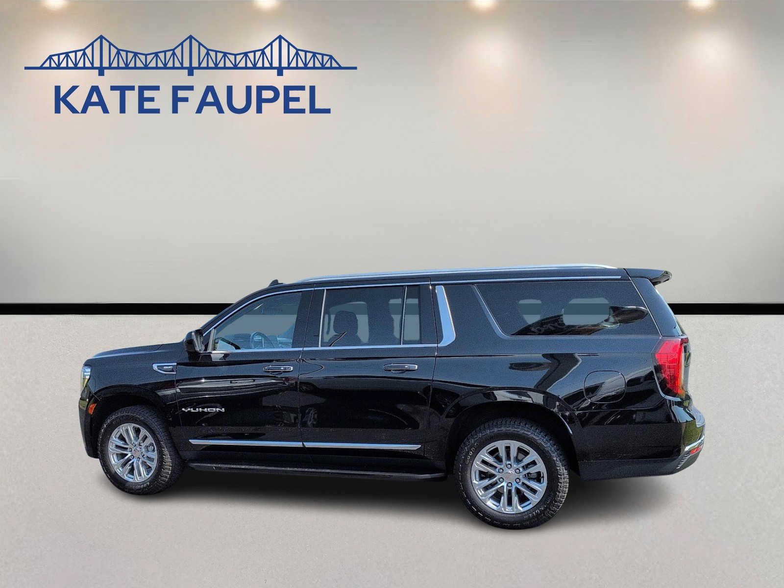 Used 2023 GMC Yukon XL SLT AWD/4WD image 4