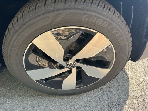 New 2025 Volkswagen Taos S image 9