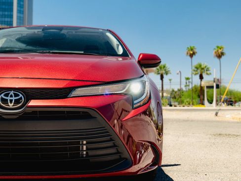 Used 2025 Toyota Corolla LE FWD image 4