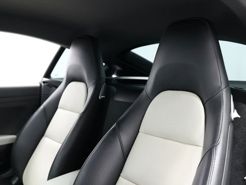 Used 2021 Porsche 718 Cayman RWD image 17