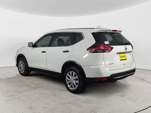 Used 2018 Nissan Rogue S image 3