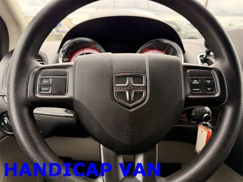 Used 2019 Dodge Grand Caravan SE image 19