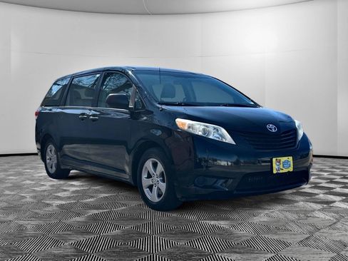 Used 2011 Toyota Sienna image 3