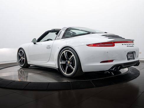 Certified 2014 Porsche 911 Targa 4S image 3