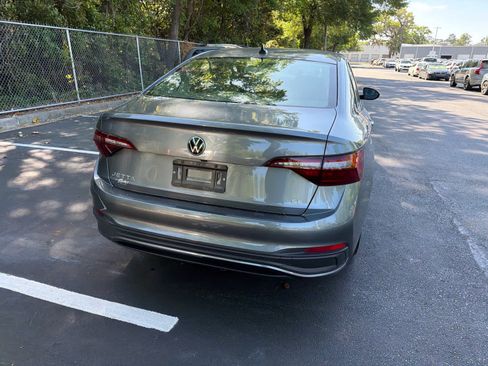 Used 2024 Volkswagen Jetta SE w/ Panoramic Sunroof Package image 13