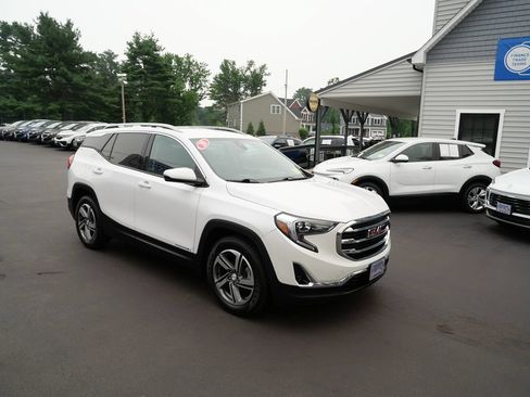 Used 2020 GMC Terrain SLT w/ Preferred Package FWD image 2