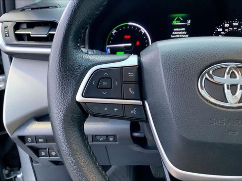 Used 2023 Toyota Sienna XLE image 23