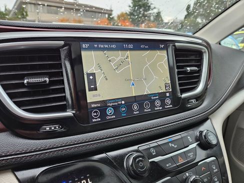 Used 2019 Chrysler Pacifica Limited image 4