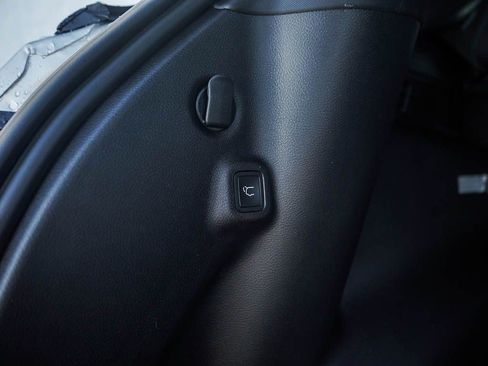 New 2026 Jeep Compass Latitude image 9