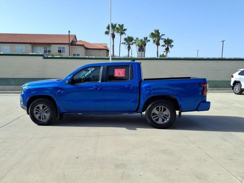 Used 2025 Nissan Frontier SV RWD image 2