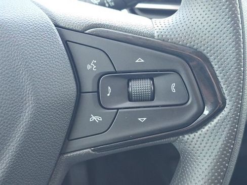 Used 2025 Chevrolet Trax LT FWD image 34