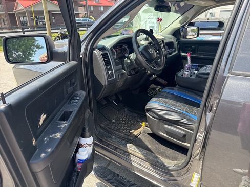 Used 2018 RAM 1500 ST AWD/4WD image 5