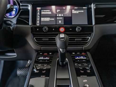 New 2025 Porsche Macan image 21