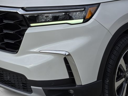 Used 2025 Honda Pilot Touring image 29