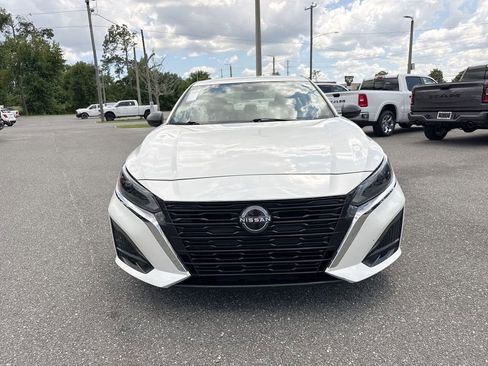 Used 2024 Nissan Altima 2.5 SV FWD image 10