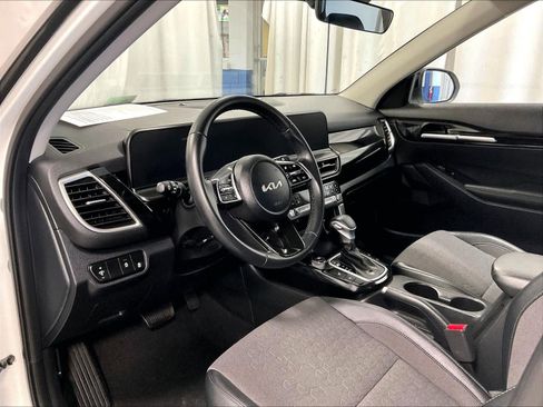 Used 2025 Kia Seltos S image 8