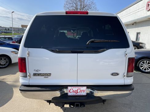 Used 2003 Ford Excursion XLT image 4