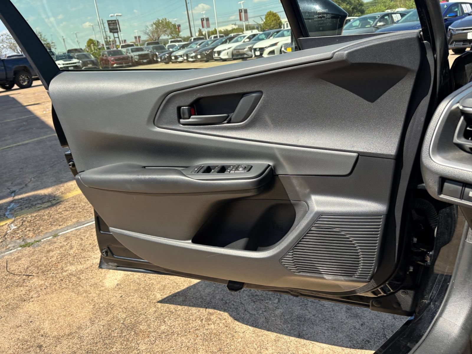 Used 2024 Toyota Prius LE FWD image 18