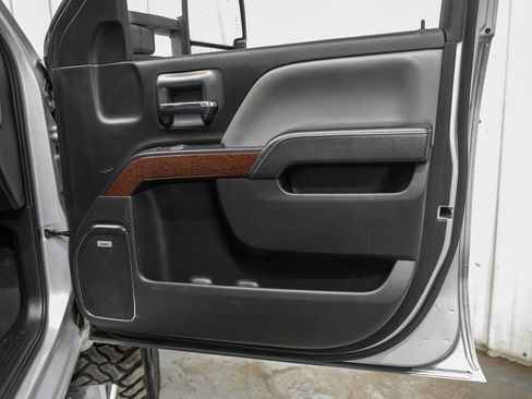 Used 2019 GMC Sierra 3500 SLT w/ Duramax Plus Package AWD/4WD image 38