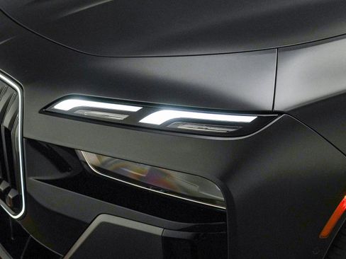 New 2026 BMW 740i w/ Premium Package RWD image 8