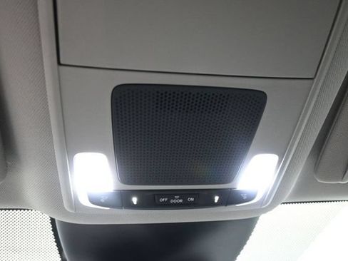 Used 2025 Honda Pilot EX-L image 37