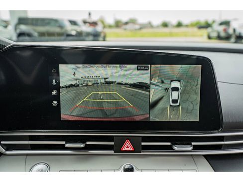 Used 2024 Hyundai Elantra Limited FWD image 16