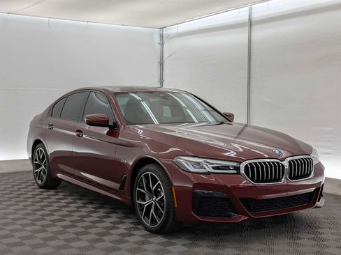 Used 2023 BMW 530e w/ M Sport Package image 8