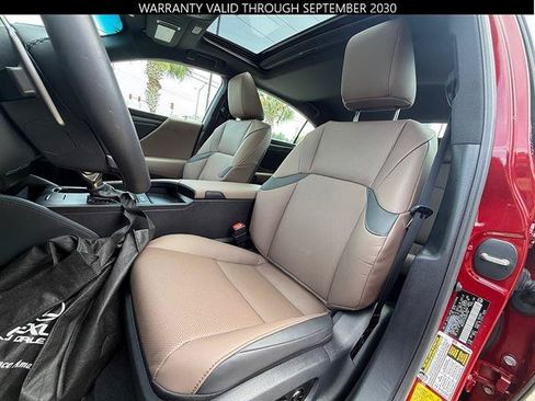 Used 2025 Lexus ES 300h w/ Premium Package FWD image 12