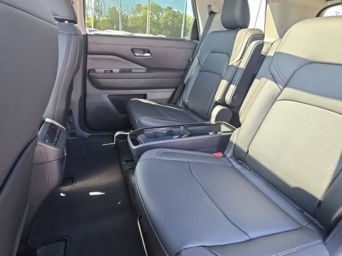 New 2025 Nissan Pathfinder SL image 44