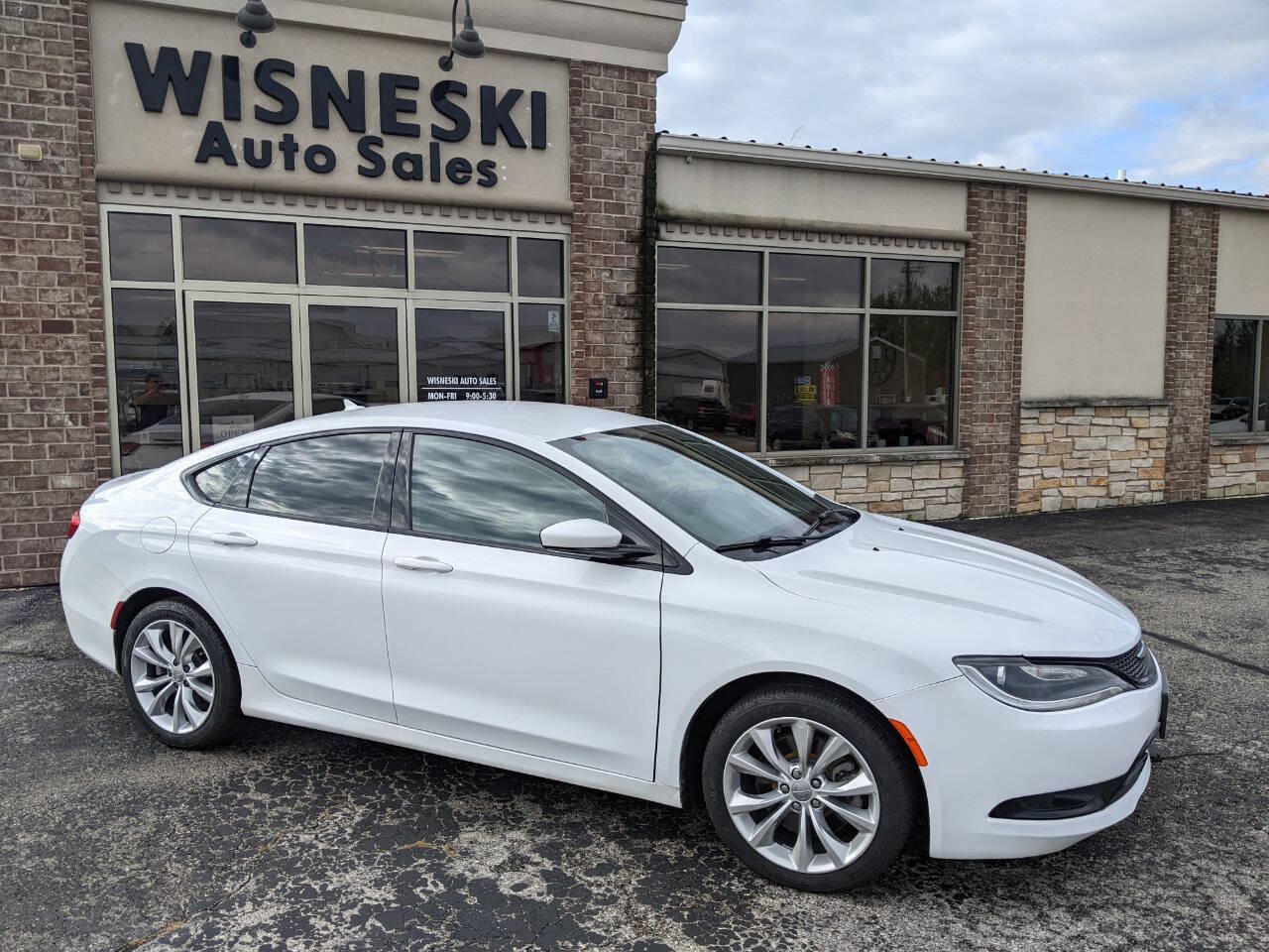 Used 2015 Chrysler 200 S w/ Navigation & Sound Group I FWD image 2