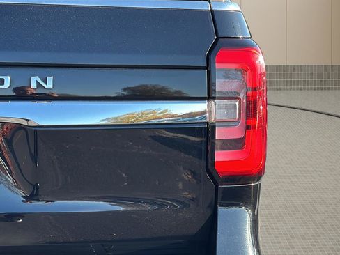 Used 2024 Ford Expedition Limited image 13