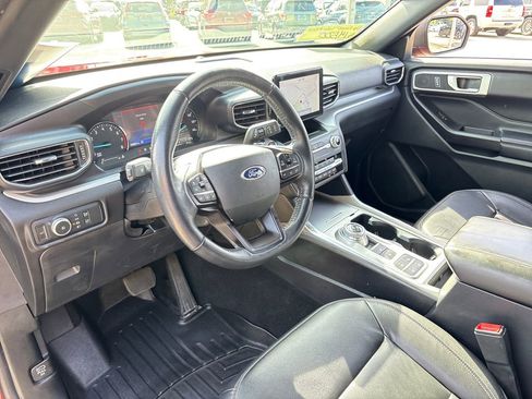 Used 2020 Ford Explorer XLT w/ Equipment Group 202A RWD image 6