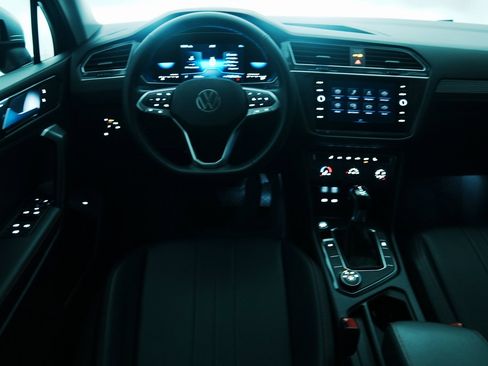 Used 2024 Volkswagen Tiguan Wolfsburg Edition image 42