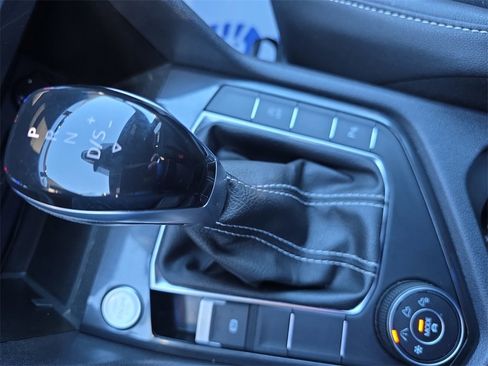 Used 2023 Volkswagen Tiguan SE R-Line image 20