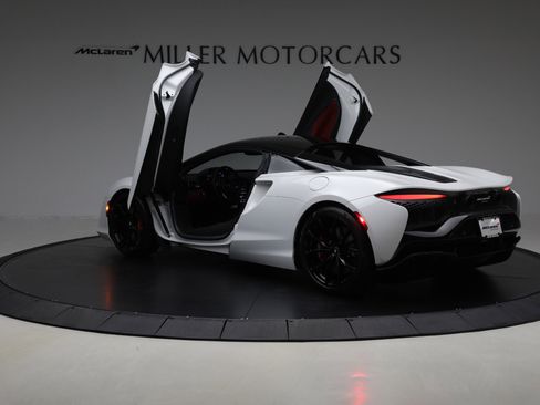 Used 2023 McLaren Artura image 16