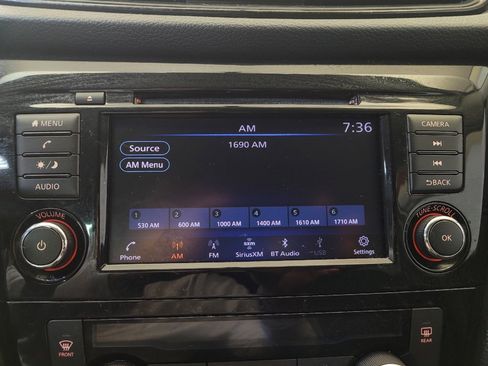 Used 2018 Nissan Rogue SV image 25